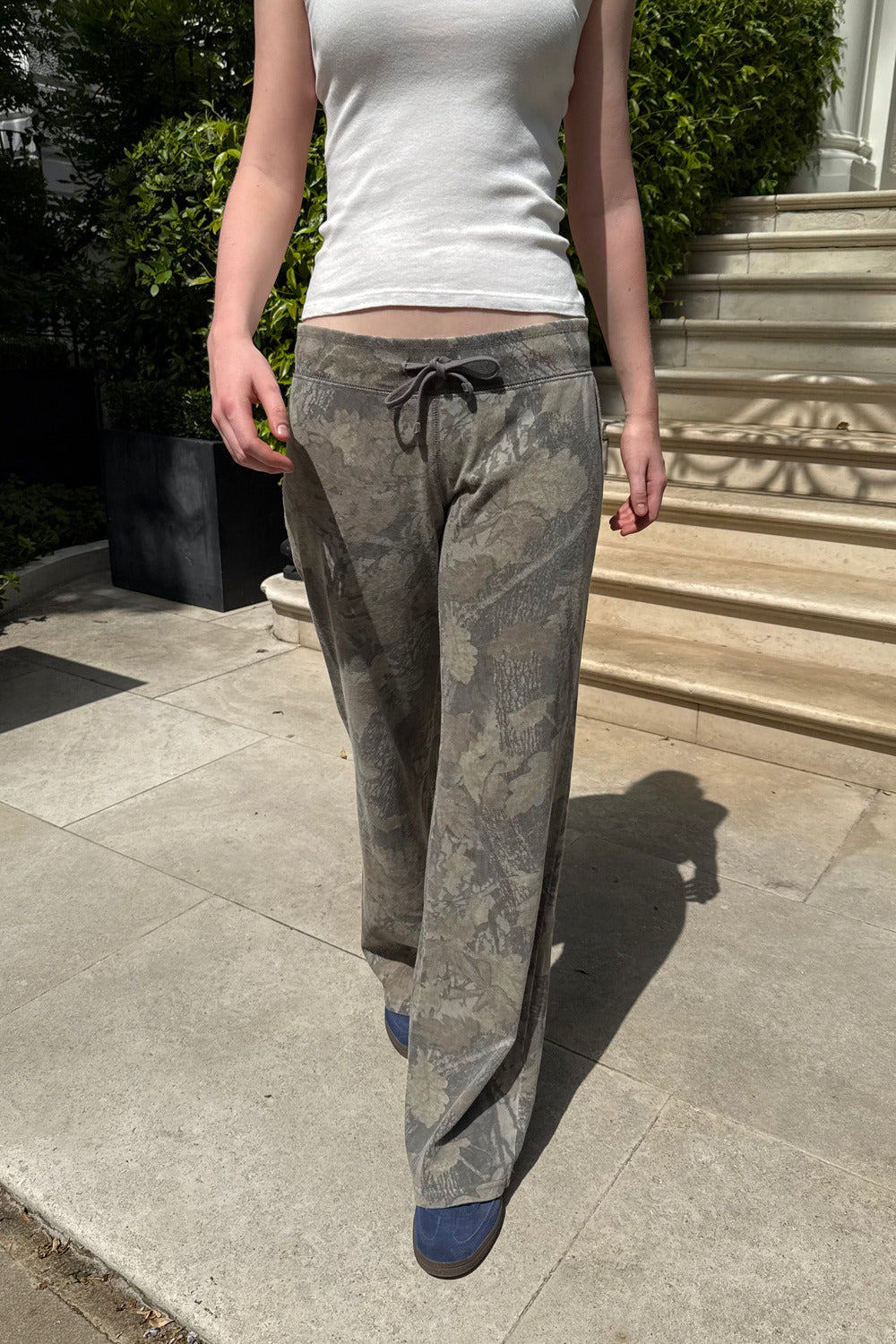Hillary Camo Pants | Camouflage Leaves / XS/S