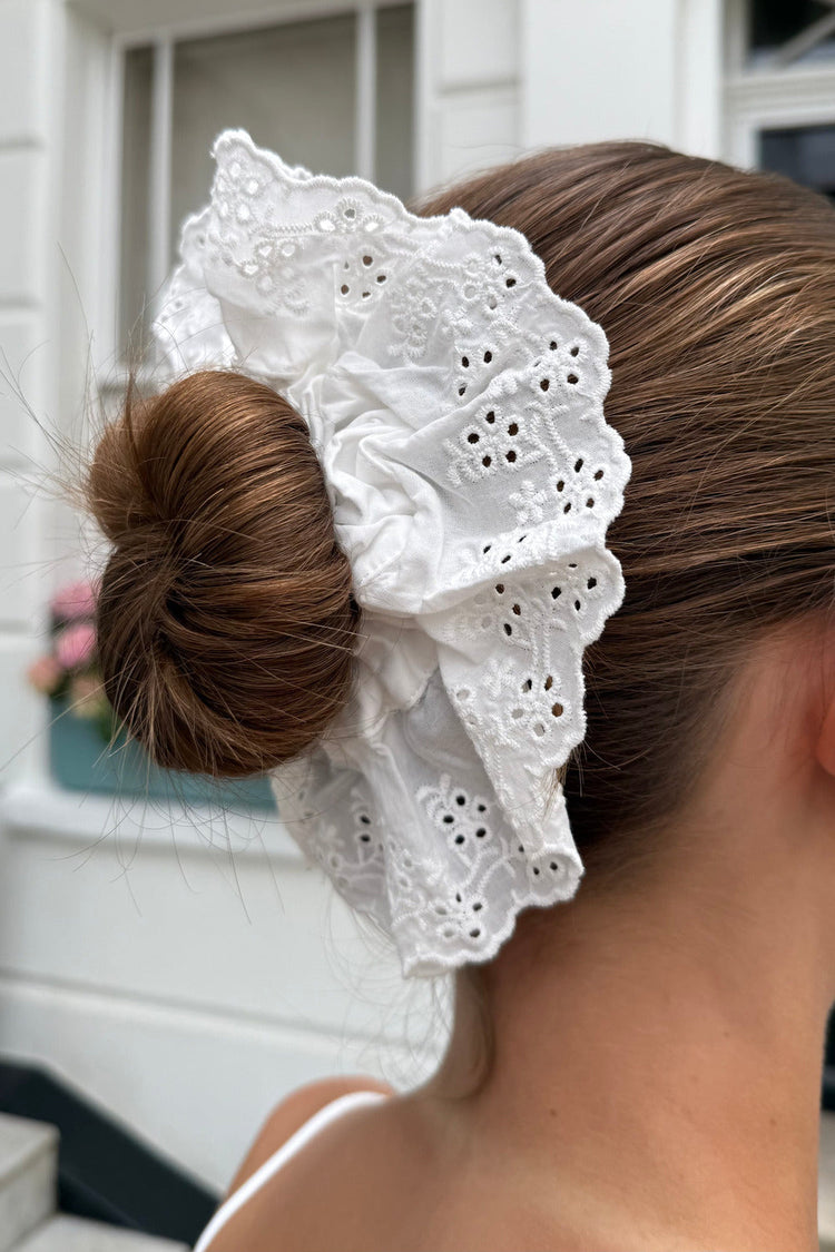 Broderie Scrunchie | White