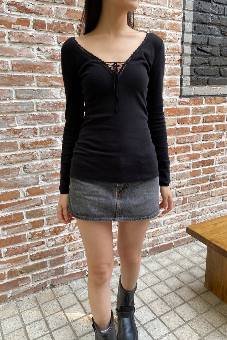 Tania V-Neck Lace Top | Black / XS/S