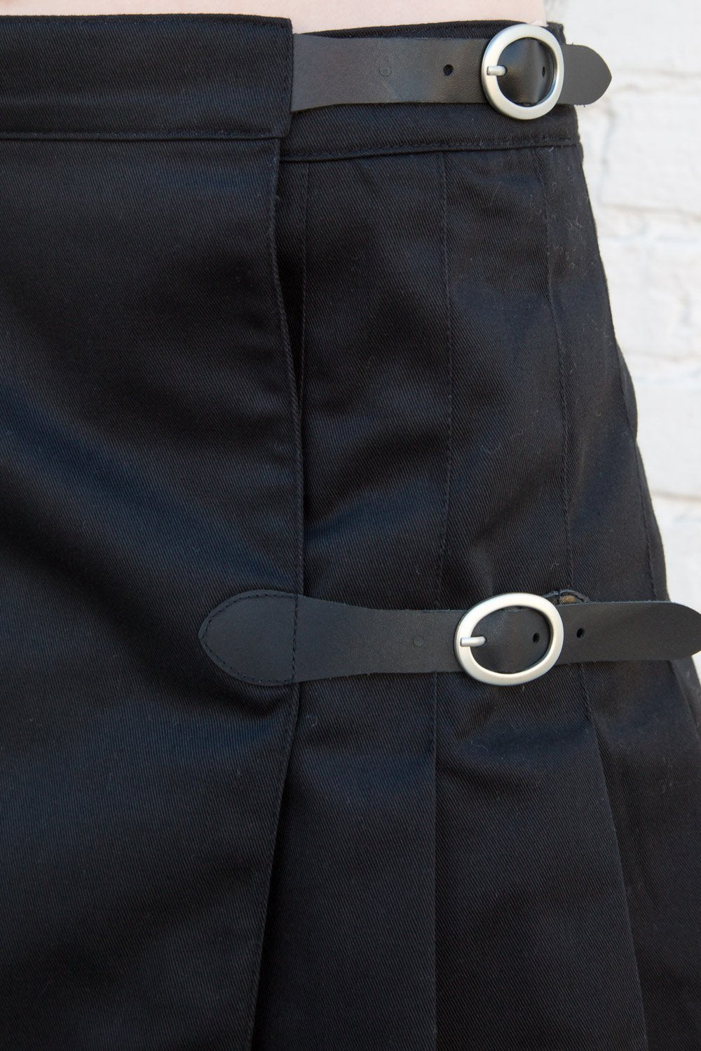 Dana Buckle Skirt | Black / XS/S