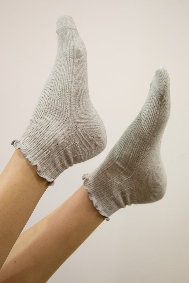 Ruffle Ribbed Socks